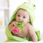 Làm thế nào để giữ vệ sinh đồ chơi và các vật dụng tiếp xúc hàng ngày của bé?
